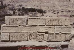 Cadres décorés de la façade du temple