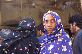 
Chemins vers l'Orient, Pakistan. Turbat (province du Baloutchistan), bazar de Turbat, femme Balo...